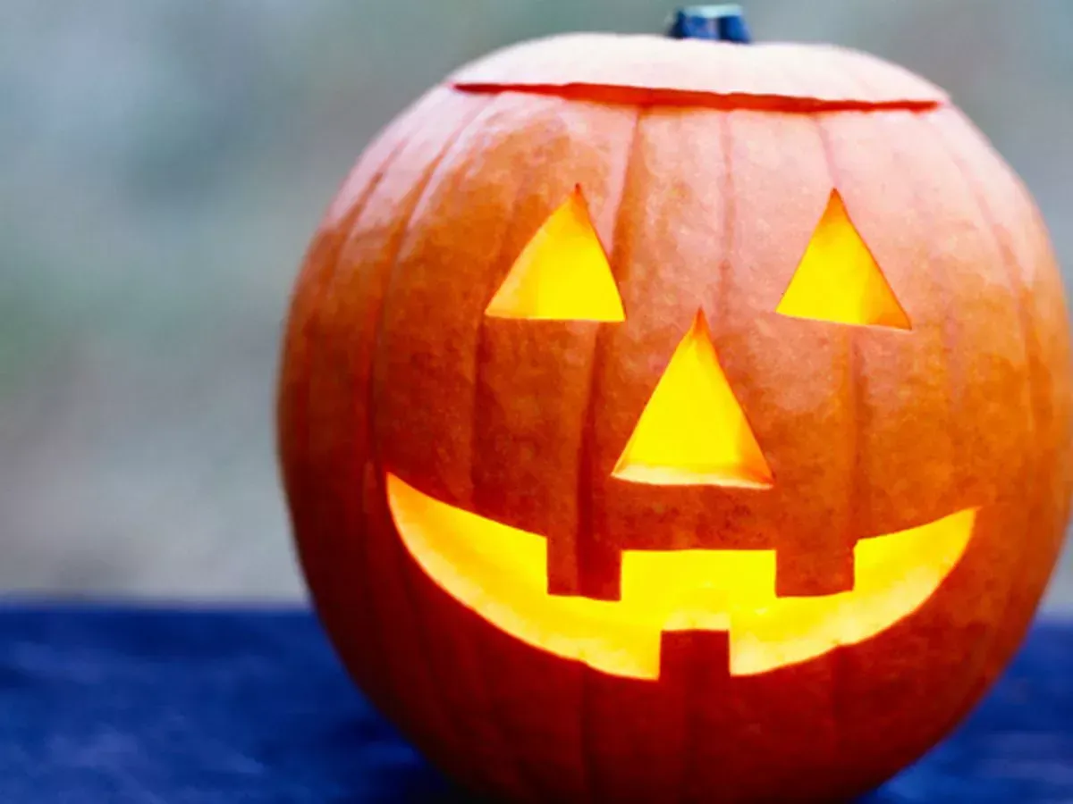 Easy pumpkin carving ideas faces: Fun & simple designs