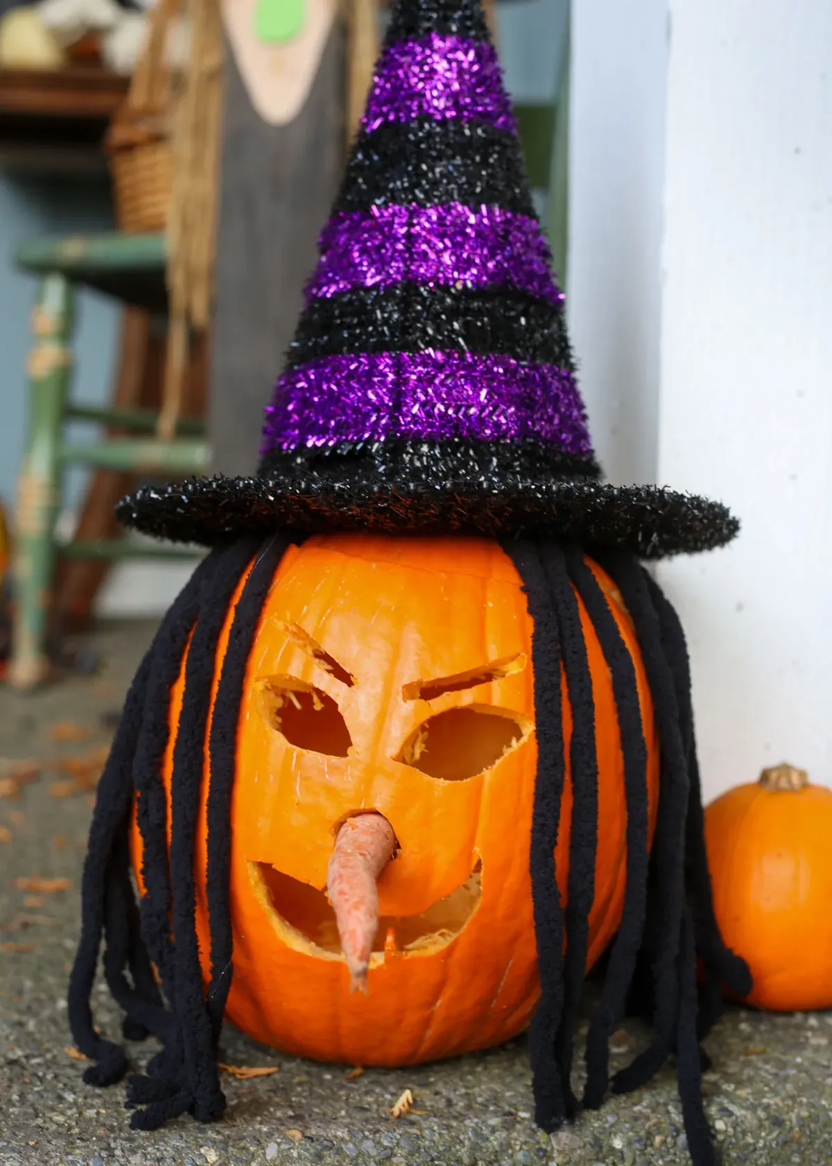 Discover easy pumpkin carving ideas witch for Halloween